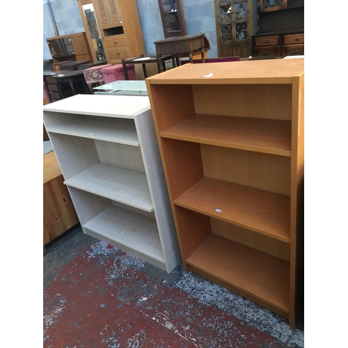 582 - TWO ITEMS TO INCLUDE A PINE EFFECT BOOKCASE AND A MAHOGANY EFFECT BOOKCASE