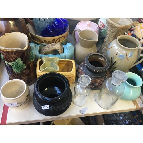 380 - TWENTY EIGHT MIXED ITEMS TO INCLUDE JUGS, WATER BOWLS, GLASS JARS ETC