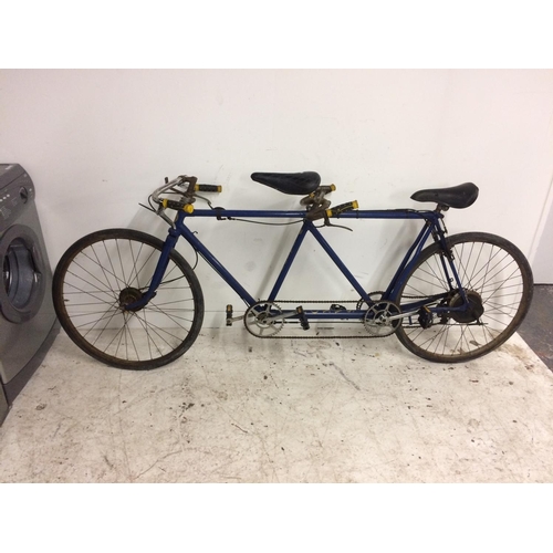 14 - A VINTAGE BLUE SAXON TANDEM BICYCLE WITH DRUM BRAKES AND 3 SPEED GEAR SYSTEM