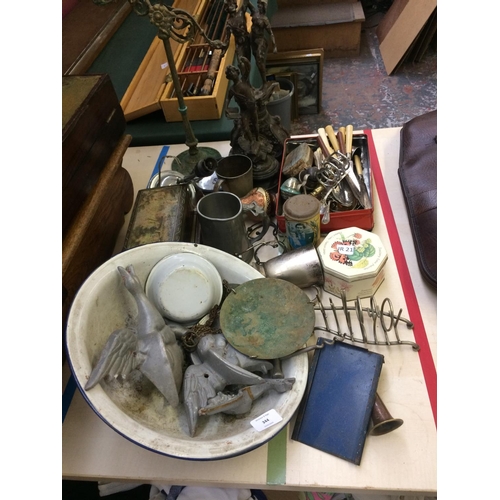 344 - A COLLECTION OF MIXED ITEMS TO INCLUDE SPELTER FIGURINES, ALUMINIUM DUCKS, VINTAGE TINS ETC