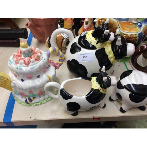 352 - A COLLECTION OF MIXED CERAMIC NOVELTY TEAPOTS