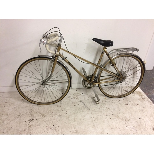 4 - A VINTAGE GOLD FALCON LADIES TOWN BIKE WITH 10 SPEED GEAR SYSTEM