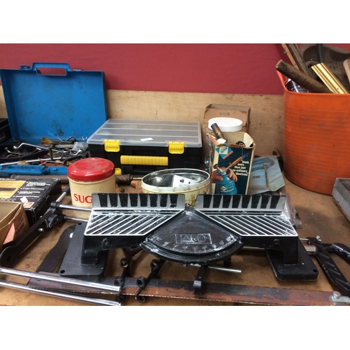 46 - A LARGE MIXED LOT TO INCLUDE BLACK & DECKER JOBBER, WICKS 4.8V CORDLESS SCREWDRIVER, GS MITRE SAW, C... 