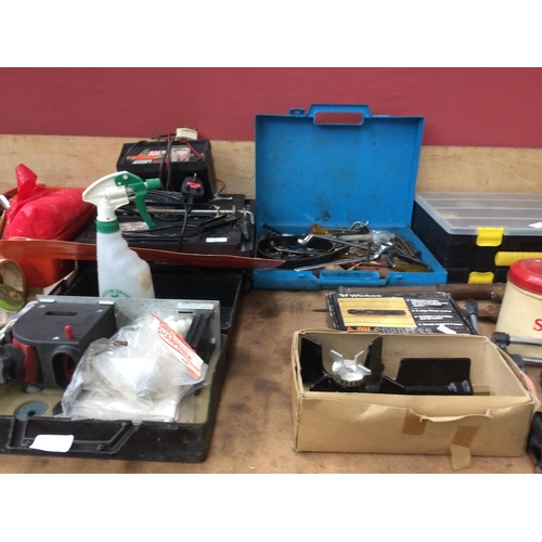 46 - A LARGE MIXED LOT TO INCLUDE BLACK & DECKER JOBBER, WICKS 4.8V CORDLESS SCREWDRIVER, GS MITRE SAW, C... 