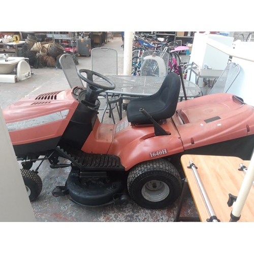 21 - A RED MOUNTFIELD HYDRO RIDE ON TRACTOR LAWN MOWER WITH NEW BATTERY AND GRASS COLLECTOR (W/O - KEYS I... 