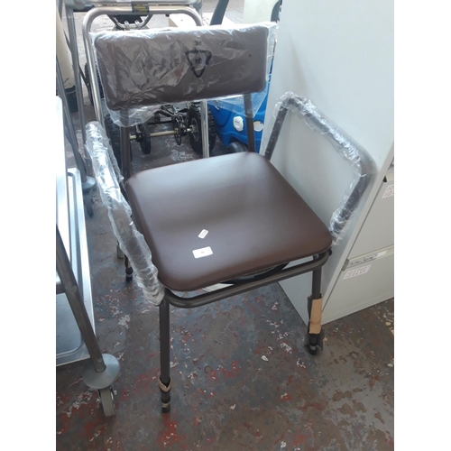 44 - TWO ITEMS OF MOBILITY EQUIPMENT TO INCLUDE ABLEWORLD ALUMINIUM WALKING AID AND A COMMODE CHAIR