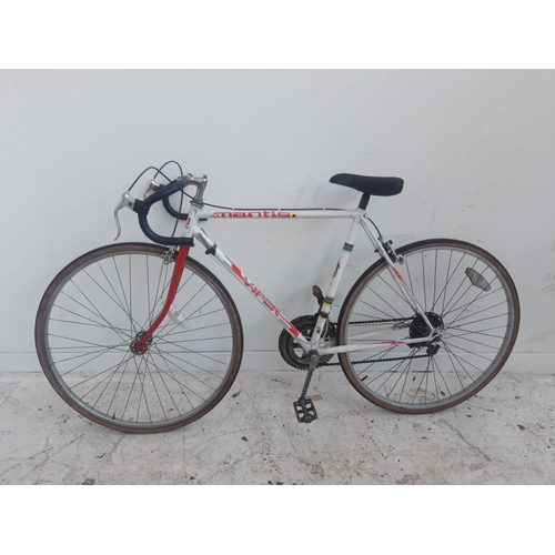 5 - A VINTAGE RED AND WHITE MANTIS VIPER GENTS RACING BIKE WITH 10 SPEED GEAR SYSTEM