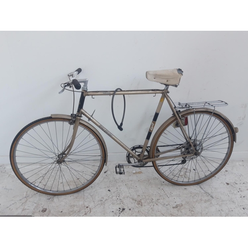 7 - TWO ITEMS: A VINTAGE BLACK AND GOLD RALEIGH MEDALE GENTS TOURING BIKE WITH 5 SPEED GEAR SYSTEM AND A... 