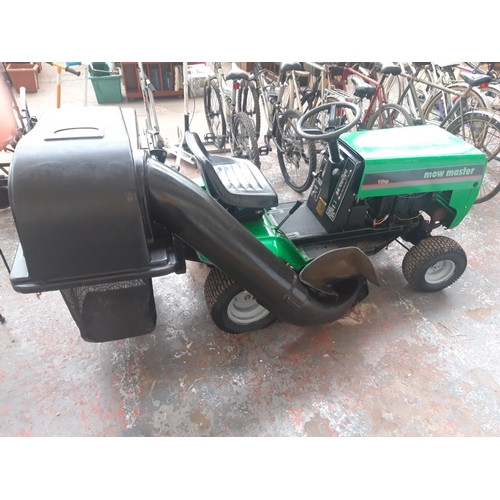 18 - A GREEN MOWMASTER RIDE ON TRACTOR LAWN MOWER WITH 11HP BRIGGS AND STRATTON ENGINE - PULL START (W/O)... 