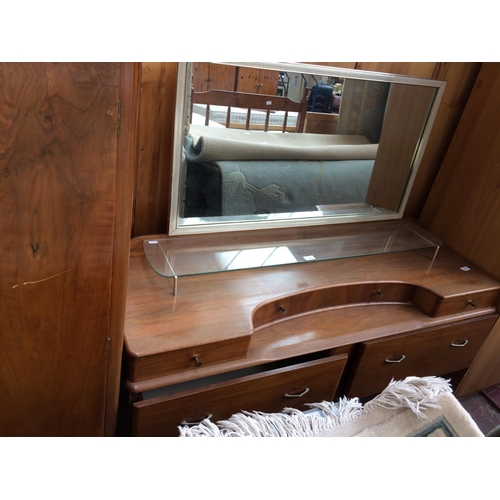 559 - A TWO PIECE RETRO ALBRO WALNUT BEDROOM SUITE COMPRISING OF A DRESSING TABLE WITH UPPER MIRROR AND FI... 