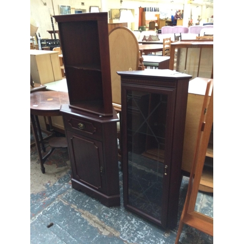 608 - THREE ITEMS: A MAHOGANY EFFECT CORNER CABINET, MAHOGANY EFFECT WALL MOUNTABLE SHELVING UNIT AND A MA... 