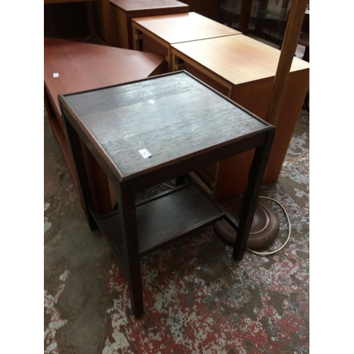 616 - A VINTAGE 1950'S OAK SIDE TABLE