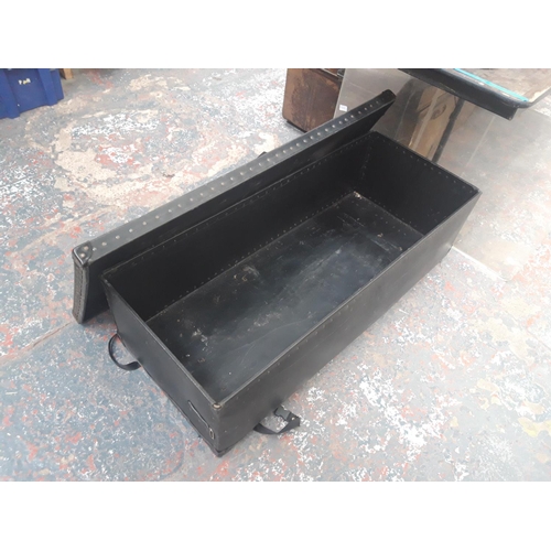 120 - FIVE ITEMS TO INCLUDE A LARGE BLACK PLASTIC STORAGE BOX WITH LID AND FOUR PERSPEX SHELVES
SHELVES  -... 