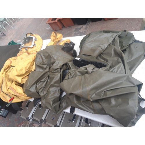 137 - TWO ITEMS TO INCLUDE A LARGE SANDBLASTING SUIT AND A TWO PIECE HEAVY DUTY WATERPROOF SUIT - SIZES M ... 