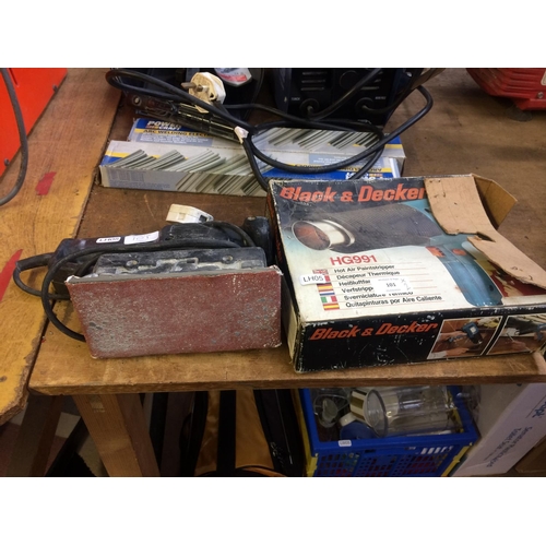 101 - TWO BLACK & DECKER ELECTRIC POWER TOOLS TO INCLUDE A FLAT BED SANDER (MODEL BD170) AND A BOXED HOT A... 