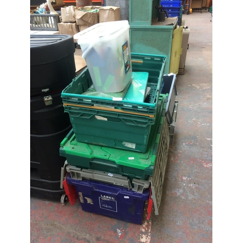 173 - A QUANTITY OF VARIOUS SIZES, COLOURS AND STYLES OF PLASTIC STORAGE BOXES, A BOX AND A BAG OF TOOLS, ... 