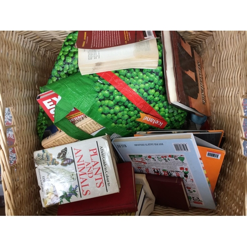 318 - A WICKER BASKET CONTAINING MIXED HARDBACK BOOKS