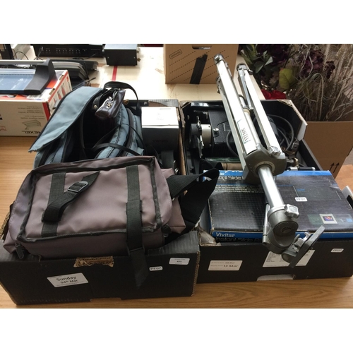 425 - TWO BOXES CONTAINING MIXED CAMERAS AND EQUIPMENT TO INCLUDE MINOLTA CAMERA, BROWNIE TWIN CAMERA, OLY... 