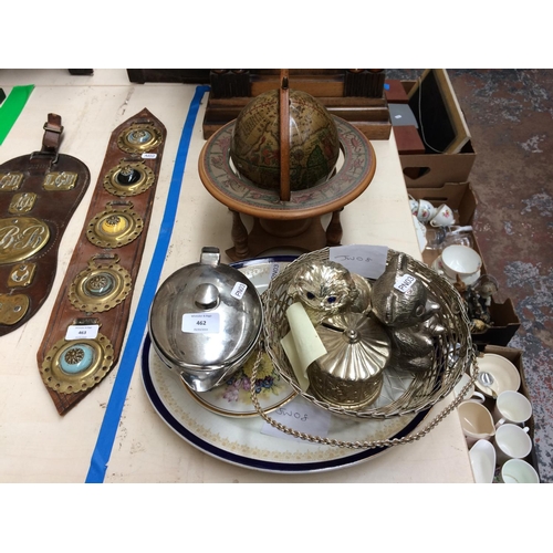 462 - A MIXED LOT TO INCLUDE A VINTAGE WOODEN MINIATURE GLOBE, SILVER PLATED WARE, CERAMIC PLATES AND A ST... 