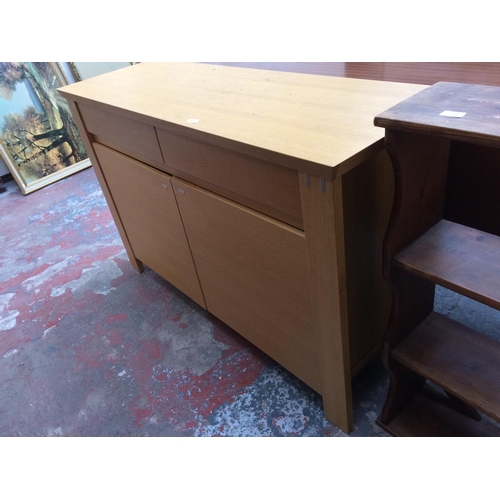 587 - A MODERN OAK SIDEBOARD WITH TWO DOORS AND TWO DRAWERS