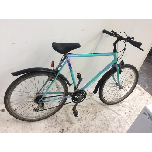 6 - A BLUE AND GREEN RALEIGH GENT'S TOURING BIKE WITH 18 SPEED SHIMANO GEAR SYSTEM