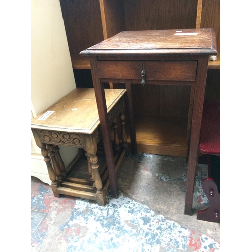 602 - TWO ITEMS: AN OAK OCCASIONAL TABLE AND AN OAK NEST OF THREE TABLES