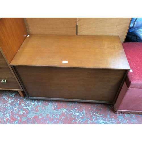 640 - AN OAK BEDDING CHEST