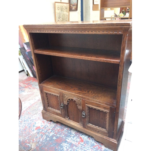 661 - AN OAK BOOKCASE WITH TWO LOWER DOORS