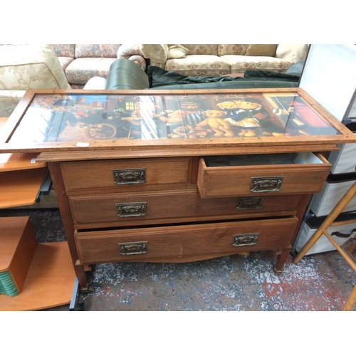 669 - TWO ITEMS: AN EDWARDIAN OAK CHEST OF TWO SHORT OVER TWO LONG DRAWERS AND A TEDDY BEAR PICTURE