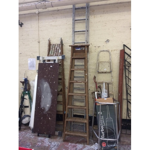 86 - TWO ITEMS TO INCLUDE A SET OF TWENTY SIX RUNG ALUMINIUM DOUBLE EXTENDABLE WORK LADDERS AND A SET OF ... 