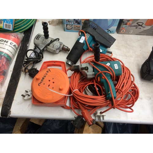 140 - FIVE ITEMS TO INCLUDE TWO BLACK & DECKER AND  ELECTRIC DRILLS (Models H264 and D520), HEAT GUN (Mode... 