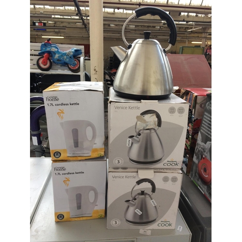 220 - FOUR BOXED ITEMS TO INCLUDE TWO GEORGE HOME 1.7 LITRE CORDLESS JUG KETTLES AND TWO MORRISON'S COOK 1... 