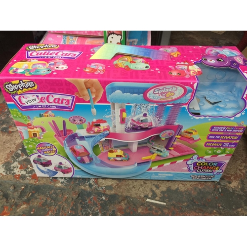 327 - A LARGE COLLECTION OF CHILDREN'S TOYS TO INCLUDE DISNEY PRINCESS, SHOPKINS CUTIE CARS, CRY BABY DOLL... 