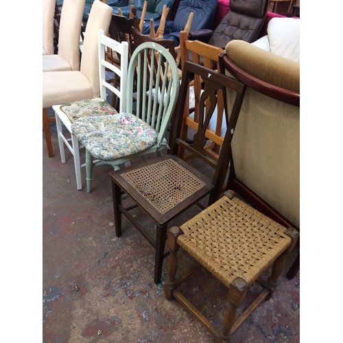 718 - THREE CHAIRS AND A STOOL TO INCLUDE A GREEN PAINTED WINDSOR CHAIR, MAHOGANY RATTAN SEATED CHAIR, WHI... 