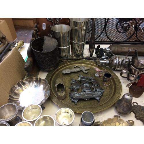 361 - A LARGE COLLECTION OF MIXED METALWARE TO INCLUDE VINTAGE CAR EXTINGUISHERS, PEWTER WARE, BRASS WARE,... 