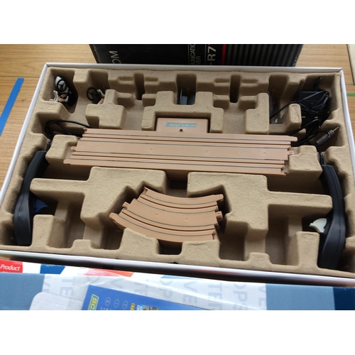 422 - A BOXED SCALEXTRIC VELODROME CYCLING SET