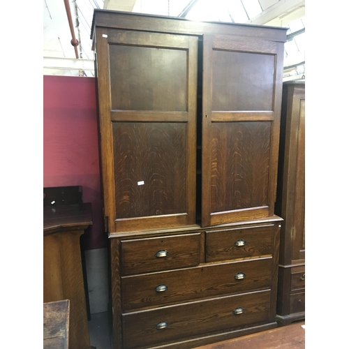 1115 - A LARGE EARLY 20th CENTURY TIGER OAK LINEN PRESS WITH TWO LONG AND TWO SHORT DRAWERS AND TWO UPPER D... 