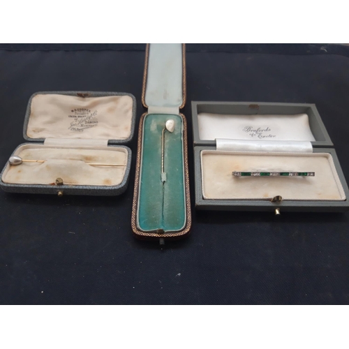 1098 - THREE ITEMS TO INCLUDE: TWO VINTAGE STICK PINS, ONE WITH SILVER SIMULATED PEARL TOP AND ONE WITH MOT... 