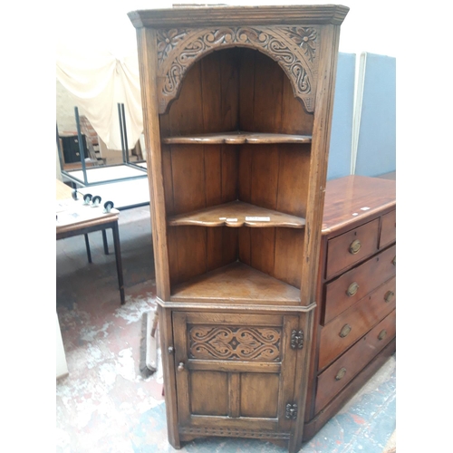 1120 - A GOOD QUALITY ANTIQUE STYLE OAK FREESTANDING CORNER CUPBOARD WITH WELL DETAILED CARVED PANELLED DOO... 