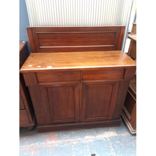 1123 - A VICTORIAN MAHOGANY SIDEBOARD WITH TWO LOWER DOORS AND TWO DRAWERS