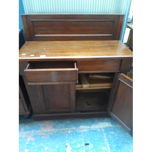 1123 - A VICTORIAN MAHOGANY SIDEBOARD WITH TWO LOWER DOORS AND TWO DRAWERS