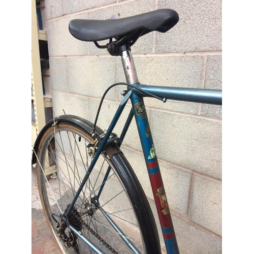 1107 - A VINTAGE BLUE 1960'S W.F. HOLDSWORTH MERCURY MEN'S RACING BIKE WITH 5 SPEED CAMPAGNOLO GEAR SYSTEM