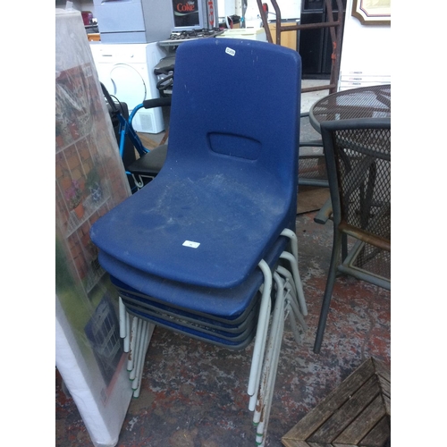 20 - SIX PLASTIC STACKABLE CHAIRS ON METAL SUPPORTS, FOUR WITH BLUE UPHOLSTERED BASES