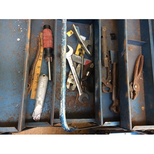 113 - THREE BLUE METAL CANTILEVER TOOL BOXES CONTAINING BEDFORD, GORDON AND GEDORE SPANNERS, THREAD TAPS, ... 