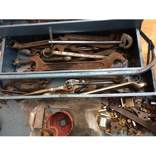 113 - THREE BLUE METAL CANTILEVER TOOL BOXES CONTAINING BEDFORD, GORDON AND GEDORE SPANNERS, THREAD TAPS, ... 