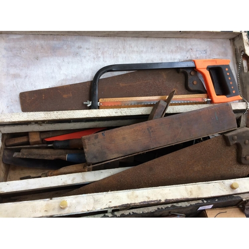 146 - FOUR ITEMS TO INCLUDE A VINTAGE WOODEN JOINERS TOOL BOX CONTAINING BLOCK PLANES, MALLET, WOOD CHISEL... 