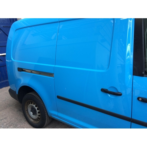 32 - A BLUE 2011 1600CC TDI VW CADDY VAN WITH 118,112 MILES. ONE PREVIOUS OWNER, MOT 20/03/2020, TWIN SID... 