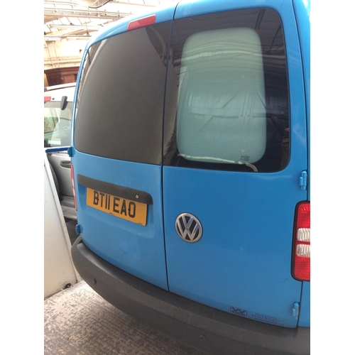 32 - A BLUE 2011 1600CC TDI VW CADDY VAN WITH 118,112 MILES. ONE PREVIOUS OWNER, MOT 20/03/2020, TWIN SID... 