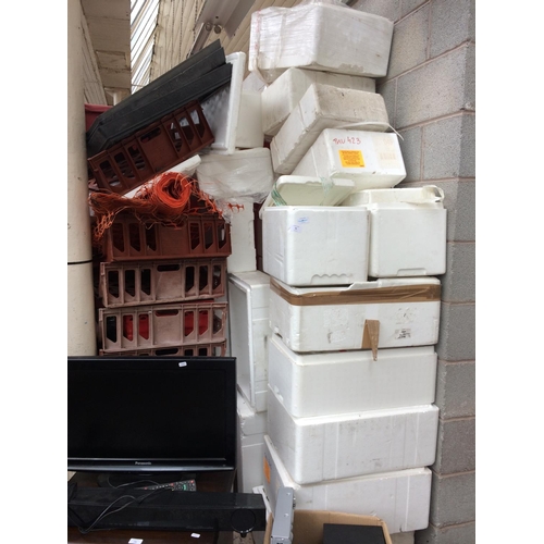 46 - A LARGE QUANTITY OF STORAGE BOXES TO INCLUDE PLASTIC AND POLYSTYRENE