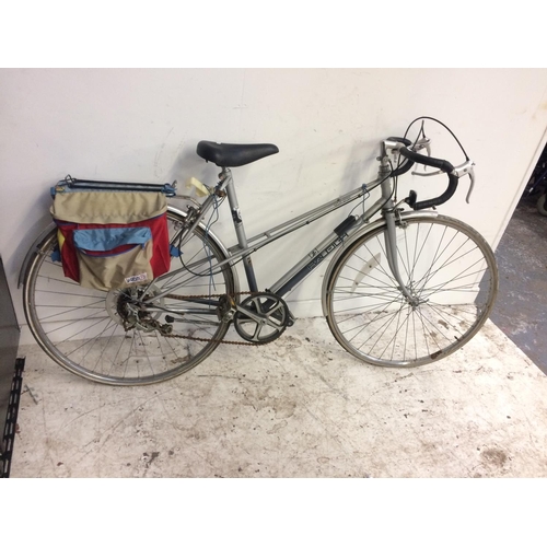 8 - A TWO TONE GREY RALEIGH NOVA SPORT LADIES TOURING BIKE WITH QUICK RELEASE WHEELS, REAR PANNIERS AND ... 